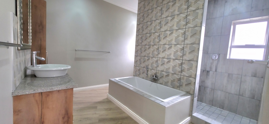 4 Bedroom Property for Sale in Monte Christo Western Cape